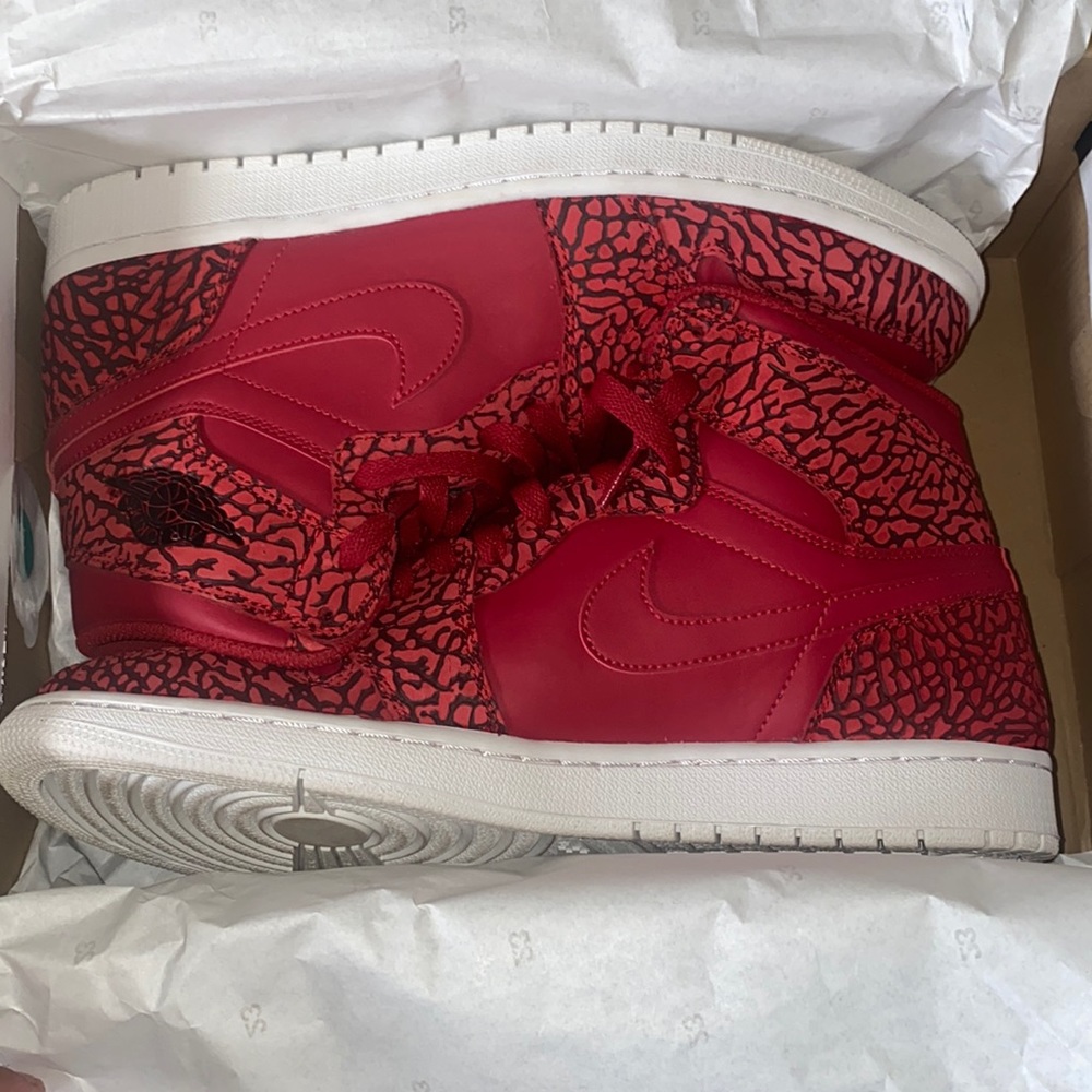 AIR JORDAN 1 RETRO HIGH “ELEPHANT RED”